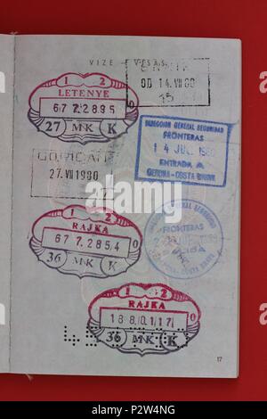 Jugoslawien Reisepass ausgestellt ca. 1980 Bürgerin Antolic Nevenka. Vor dem Bürgerkrieg und Trennung in fünf neuen Mitgliedstaaten im Zeitraum 1991/1992. Stockfoto