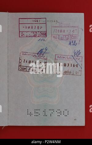 Jugoslawien Reisepass ausgestellt ca. 1980 Bürgerin Antolic Nevenka. Vor dem Bürgerkrieg und Trennung in fünf neuen Mitgliedstaaten im Zeitraum 1991/1992. Stockfoto