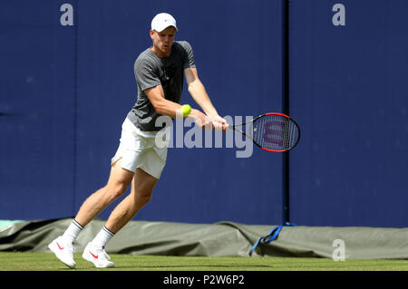 Kyle Edmund Praktiken vor der 2018 Fever-Tree Meisterschaften am Queen's Club, London. Stockfoto