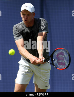 Kyle Edmund Praktiken vor der 2018 Fever-Tree Meisterschaften am Queen's Club, London. Stockfoto