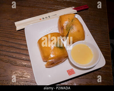 Taichung, Mai 25: Frittierte bun vom original Store von Chun Shui Tang am 25. Mai 2018 in Taichung, Taiwan Stockfoto