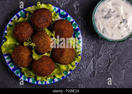 Klassische falafel auf der Platte. Ansicht von oben, kopieren. Stockfoto