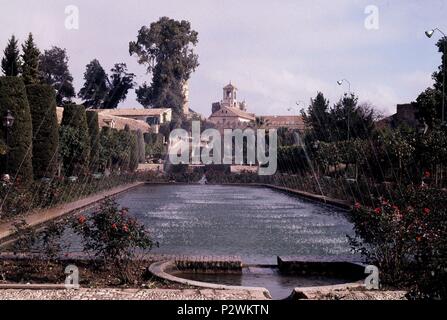 FUENTE EN LOS JARDINES DEL ALCAZAR DE CORDOBA. Lage: ALCAZAR, CORDOBA, Spanien. Stockfoto