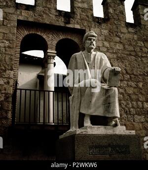 Denkmal für Averroes (1126-1198), Philosoph und Arzt Andalusian-Arab aus dem 12. Jahrhundert.. Cordoba, Spanien. Autor: Pablo Yusti (20 Prozent). Ort: Außen, CORDOBA, Spanien. Stockfoto