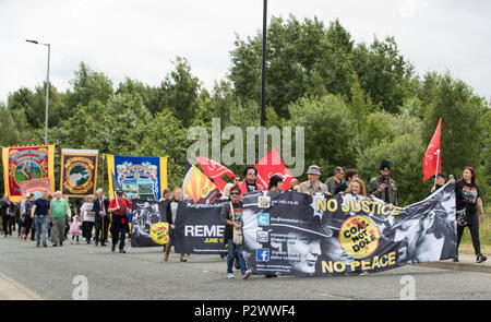 Die Demonstranten fordern die Regierung eine öffentliche Untersuchung während der jährlichen Orgreave Rallye in Sheffield, von den Orgreave Wahrheit und Gerechtigkeit Kampagne organisiert zu implementieren, zum Gedenken an den 34. Jahrestag der Ereignisse bei Orgreave. Stockfoto