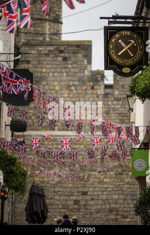 Bis Samstag königliche Hochzeit in Windsor Bauen sieht globale TV-Crews, Lüfter, Touristen und mehr Sicherheit in der Stadt. Mit: Atmosphäre, Wo: London, England, Großbritannien Wann: 16. Mai 2018 Credit: Wheatley/WANN Stockfoto