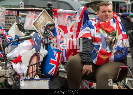 Bis Samstag königliche Hochzeit in Windsor Bauen sieht globale TV-Crews, Lüfter, Touristen und mehr Sicherheit in der Stadt. Mit: Atmosphäre, Wo: London, England, Großbritannien Wann: 16. Mai 2018 Credit: Wheatley/WANN Stockfoto