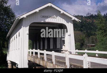 Grab Creek Covered Bridge, sonnigen Tal, Oregon Stockfoto