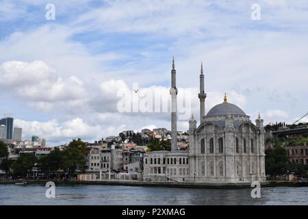 Istanbul Moschee im Bild von Bosporus Stockfoto