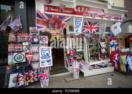 Bis Samstag königliche Hochzeit in Windsor Bauen sieht globale TV-Crews, Lüfter, Touristen und mehr Sicherheit in der Stadt. Mit: Atmosphäre, Wo: London, England, Großbritannien Wann: 16. Mai 2018 Credit: Wheatley/WANN Stockfoto