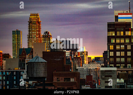 New York, USA, 15. Juni 2018. Sonnenuntergang über Manhattan. Foto von Enrique Ufer Stockfoto