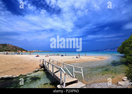 Almyros Beach (und von Feuchtgebieten) in der Nähe von Agios Nikolaos, Präfektur Lassithi, Kreta, Griechenland. Stockfoto