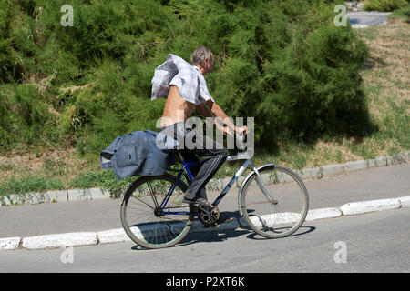 Tiraspol, Moldau, Radfahrer auf der Straße Stockfoto