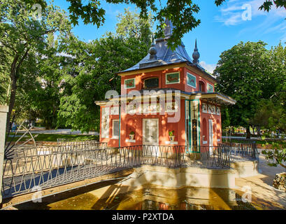 Madrid, Spanien - 10. Juni 2018. La Casita Del Pescador (Fischerhaus) bei Sonnenuntergang im Parque del Buen Retiro Park von Madrid, Spanien. Stockfoto