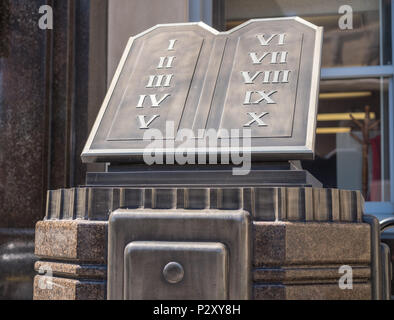 Zehn Gebote außerhalb County Court House in Clarksburg West Virginia Stockfoto