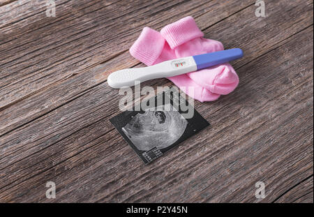 Schwangerschaft und Baby Socken Bild des Embryos. Stockfoto