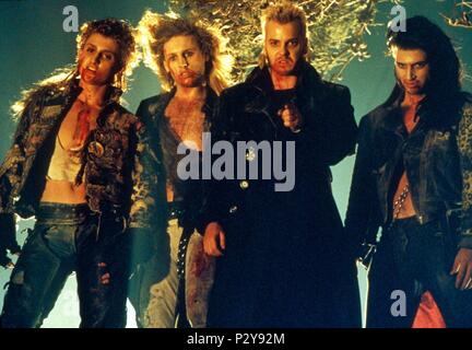 Original Film Titel: DIE VERLORENEN JUNGS. Englischer Titel: THE LOST BOYS. Regisseur: Joel Schumacher. Jahr: 1987. Stars: Kiefer Sutherland. Quelle: WARNER BROTHERS/Album Stockfoto