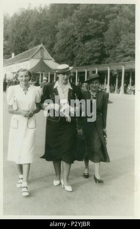 Die tschechoslowakische Republik - ca. 1930er Jahre: Retro Foto zeigt, dass Frauen in der Spa Resort. Vintage Schwarz/Weiß-Fotografie. Stockfoto