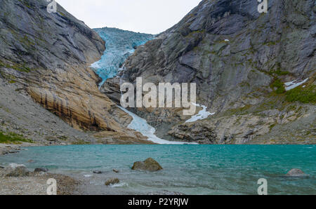 Gletscher Briksdalsbreen in Nationalpark - Blick vom See Stockfoto