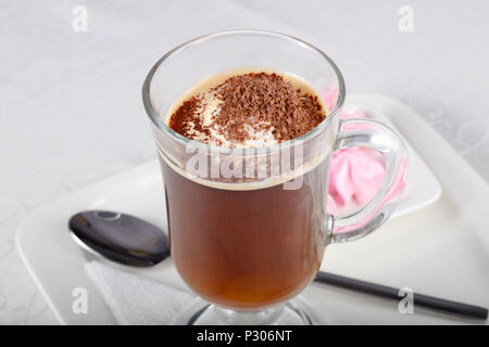 Kaffee mit Eis und Schokolade Stockfoto