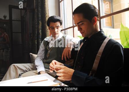 Original Film Titel: LITTLE ASHES. Englischer Titel: LITTLE ASHES. Regisseur: Paul Morrison. Jahr: 2008. Stars: Robert Pattinson, JAVIER BELTRÁN. Credit: APT FILME/ARIA FILME/FAKTOTUM BARCELONA SL/MET FILM PROD. /Album Stockfoto