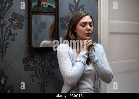 Original Film Titel: SILENT HOUSE. Englischer Titel: SILENT HOUSE. Film Regie: CHRIS KENTIS; LAURA LAU. Jahr: 2011. Stars: ELIZABETH OLSEN. Credit: ELLE DRIVER/Album Stockfoto