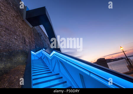 Eine preisgekrönte beleuchtete Treppe erstellt der Süd West coastpath die Wanderer durch das 19. Jahrhundert Royal William Yard Pass zu öffnen. Stockfoto