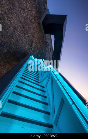 Eine preisgekrönte beleuchtete Treppe erstellt der Süd West coastpath die Wanderer durch das 19. Jahrhundert Royal William Yard Pass zu öffnen. Stockfoto