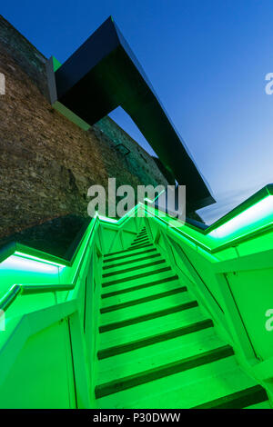 Eine preisgekrönte beleuchtete Treppe erstellt der Süd West coastpath die Wanderer durch das 19. Jahrhundert Royal William Yard Pass zu öffnen. Stockfoto