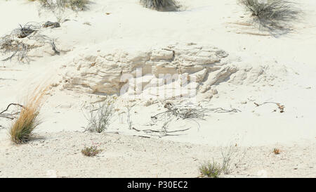 Wind gemeißelte Sandschichten in einem Gips sand Wüste in der Nähe von Las Cruces, New Mexico Stockfoto