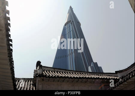 Pyongyang, Nordkorea, Blick auf das Ryugyong Hotel Stockfoto