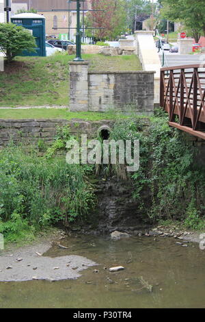 Malerische und historische Illinois Michigan Kanal in Lemont, Illinois. Stockfoto