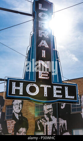 Lorraine Hotel Schild am National Civil Rights Museum auf dem Lorraine Motel in Memphis, TN, wo Martin Luther King im April 1968 ermordet wurde. Stockfoto