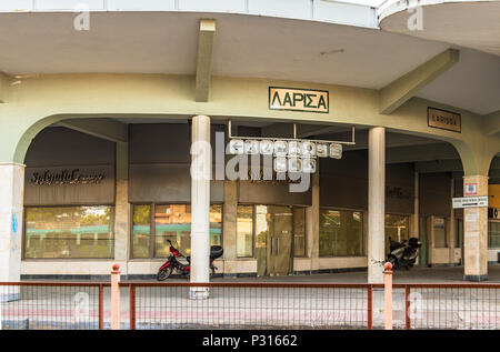 Larissa, Griechenland - 11.Juni 2018: Das alte cafe Splendid am Larissa Bahnhof geschlossen. Stockfoto