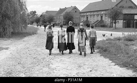 Original Filmtitel: DAS WEISSE BAND. Englischer Titel: "Das weiße Band". Regisseur: Michael Haneke. Jahr: 2009. Credit: LES FILMS DU LOSANGE und WEGA FILM/X-Filme Creative Pool/Album Stockfoto