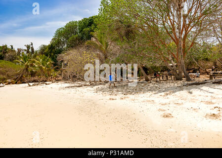 Iguana Island, Panama - 26. April 2016: Menschen am Strand von Iguana Island. Es ist Wildlife Refuge am Pazifischen Ozean in der Nähe von Pedasi, Panama, Stockfoto