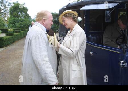 Original Film Titel: THE GATHERING STORM. Englischer Titel: Der einsame Krieg. Regisseur: Richard Loncraine. Jahr: 2002. Stars: Vanessa Redgrave; ALBERT FINNEY. Credit: HBO Filme/SCOTT FREE PRODUCTIONS/Album Stockfoto