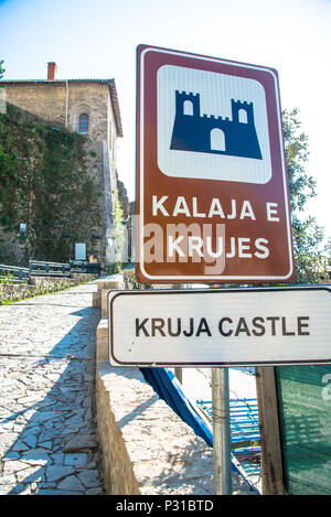 Eingang der Burg Kruja, Albanien Stockfoto