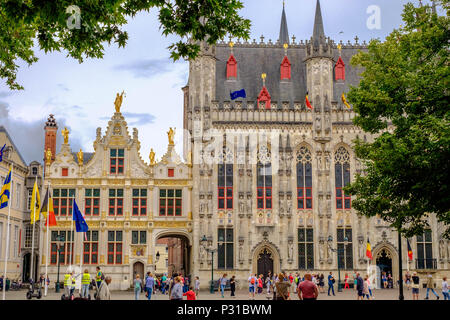 Das Rathaus und der alte bürgerliche Registry von Brügge sind sehr gut erhalten. Diese Gebäude sind Teil der 'Burg' im mittelalterlichen Zentrum. Stockfoto