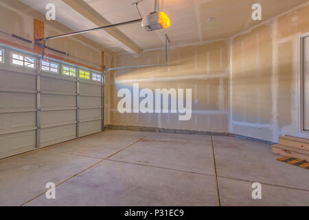 Garage in einem Neubau in Utah Valley Stockfoto