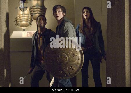 Original Film Titel: Percy Jackson & die OLYMPIONIKEN: Das BLITZSCHNELLE DIEB. Englischer Titel: Percy Jackson & die OLYMPIONIKEN: Das BLITZSCHNELLE DIEB. Regisseur: CHRIS COLUMBUS. Jahr: 2010. Stars: LOGAN LERMAN; BRANDON T. JACKSON; ALEXANDRA DADDARIO. Kredit: 1492 Bilder/FUCHS 2000 Bilder/IMPRESSUM UNTERHALTUNG/Album Stockfoto
