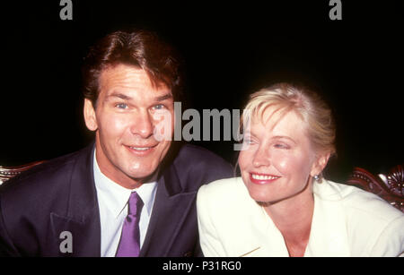 BEVERLY HILLS, Ca - 17. Oktober: (L-R) Schauspieler Patrick Swayze und seine Frau Lisa Niemi die Eröffnung von 'Liebe Briefe an" am 17. Oktober 1991 An der Canon Theatre in Beverly Hills, Kalifornien. Foto von Barry King/Alamy Stock Foto Stockfoto