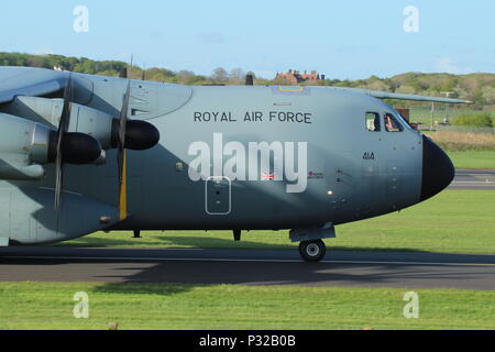 ZM414, ein Airbus A 400 M Atlas C1 der Royal Air Force, am Internationalen Flughafen Prestwick, Ayrshire. Stockfoto