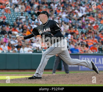 Baltimore, MD, USA. 16 Juni, 2018. Miami Marlins Krug #29 Brad Ziegler Plätze bei einem Major League Baseball Spiel zwischen den Baltimore Orioles und dem Miami Marlins im Camden Yards, Baltimore, MD. Justin Cooper/CSM/Alamy leben Nachrichten Stockfoto