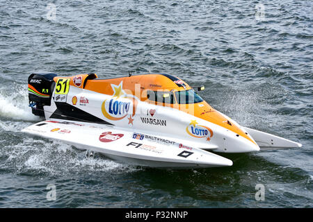 London, Royal Victoria Dock. 16. Juni 2018. Formel 1 Motorboot Racing hat in London. Die Steuereinheit UIM F1 H2O Weltmeisterschaft in London kehrt zum ersten Mal seit 1985. Bartek Marszalek (PL, Nr. 51, Emirates Racing Team) #F1H2O@F1H2O# Motorboot#UIMF 1 H2O #F1H2 OLondon Foto © Credit: Marcin Marcin Libera Libera/Alamy leben Nachrichten Stockfoto