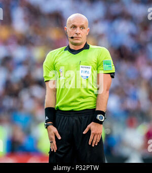 Moskau, Russland. 16. Juni 2018. Schiedsrichter Szymon Marciniak (Polen) GES/fussball/Wm 2018 Russland: Argentinien - Island, 16.06.2018 GES/fussball/fussball/WM 2018 Russland: Argentinien gegen Island, Stadt, Juni 16, 2018 | Verwendung der weltweiten Kredit: dpa/Alamy leben Nachrichten Stockfoto