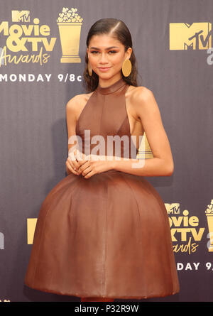 SANTA MONICA, CA - 16. Juni: Zendaya, an der 2018 MTV Movie und TV Auszeichnungen bei den Barker Hangar am 16. Juni 2018 in Santa Monica, Kalifornien. Credit: Faye Sadou/MediaPunch Stockfoto