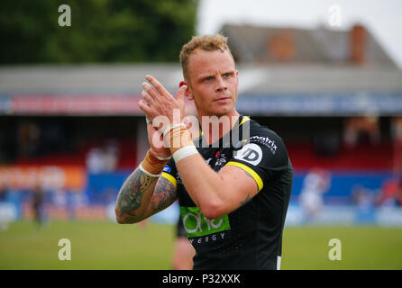 Wakefield, Großbritannien, Sonntag, 17 Juni 2018, Mobile Rakete Stadion, Wakefield, England; Betfred Super League, Wakefield Trinity v Warrington Wölfe; Kevin Brown von Warrington Wolves feiert die 32-30 über Wakefield Trinity bei voller Zeit gewinnen. Quelle: News Images/Alamy leben Nachrichten Stockfoto