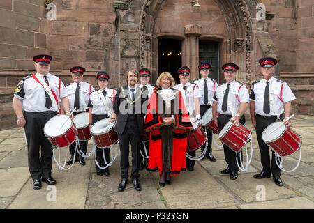 Warrington, Großbritannien, 17. Juni 2018 - Civic Sonntag, Warrington, Cheshire, England, UK. Jedes Jahr, kurz nach dem neu gewählten Bürgermeister kommt ins Büro, ein Dienst ist in der Pfarrkirche statt. Amtsträger aus der Cheshire Bezirk, lokalen Organisationen und Mitglieder der öffentlichkeit sind alle eingeladen, die Einweihung der neuen Bürgermeister von Warrington zu feiern. Quelle: John Hopkins/Alamy leben Nachrichten Stockfoto