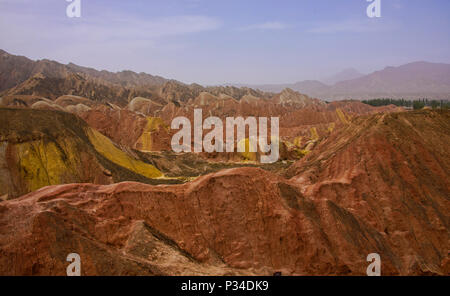 Leuchtend bunte Sandstein in Zhangye Danxia Relief geologischen Park, Gansu, China Stockfoto